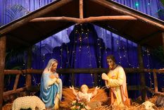 Que esta Navidad nos encuentre sabiendo que en nuestra vida hay una “sana tension” entre lo efimero y lo eterno.