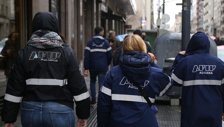 Allanamientos de la AFIP en las cuevas del microcentro porteño Foto: NA