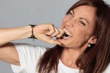 Además del teatro, la conductora se encontraba creando una gran propuesta. Además del teatro, la conductora se encontraba creando una gran propuesta.