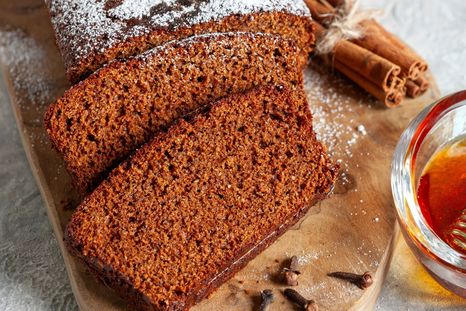 Torta de miel y manzana una delicia húmeda y perfecta para el café con leche de la tarde Torta de miel y manzana una delicia húmeda y perfecta para el café con leche de la tarde