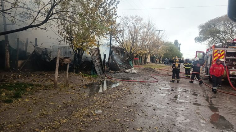 La vivienda sufrió una destrucción total tras el incendio. La vivienda sufrió una destrucción total tras el incendio.