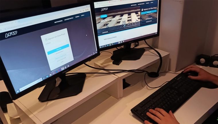 Cómo obtener la Clave Fiscal de AFIP. Foto: Walter Moreno/MDZ. Fotografía con Moto G32