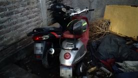 Las dos motos que fueron recuperadas tras el robo en un galpón de Las Heras. Las dos motos que fueron recuperadas tras el robo en un galpón de Las Heras.