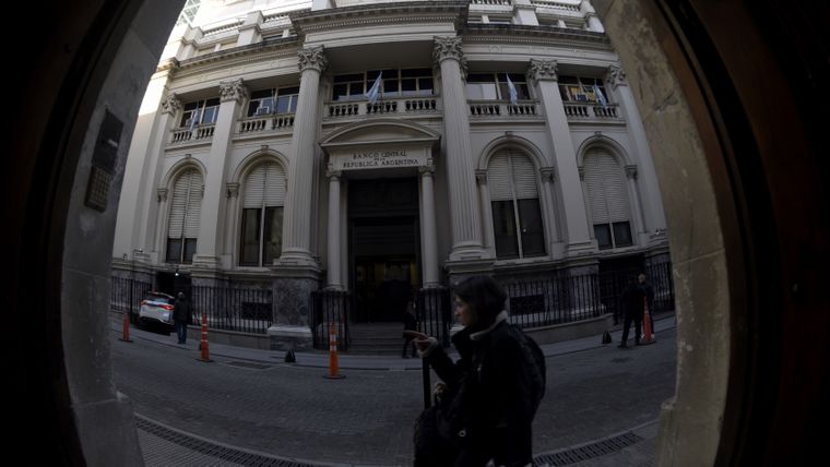 El Banco Central interviene en el mercado de futuros para evitar una disparada del dólar y así evitar un impacto inflacionario.