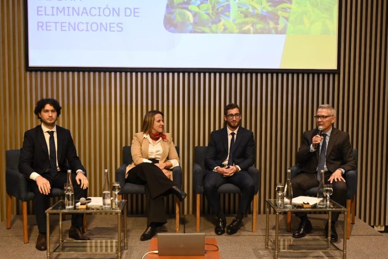 Los especialistas de la Bolsa de Comercio de Rosario analizaron distintos escenarios de baja de retenciones y su impacto en la producción, las exportaciones y las cuentas públicas.