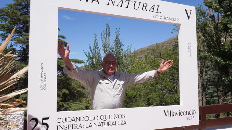 Roberto Tobares, uno de los guardaparques reconocidos en el evento por llevar 25 años trabajando en la Reserva Villavicencio. Roberto Tobares, uno de los guardaparques reconocidos en el evento por llevar 25 años trabajando en la Reserva Villavicencio.