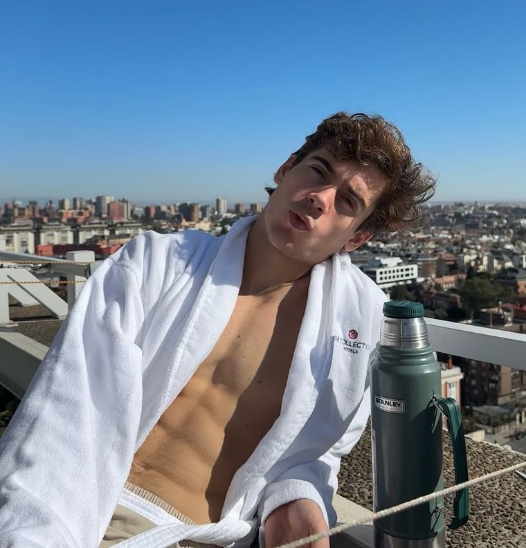 Franco Colapinto publicó una serie de fotos personales en la antesala del estreno de la Fórmula 1 2026.