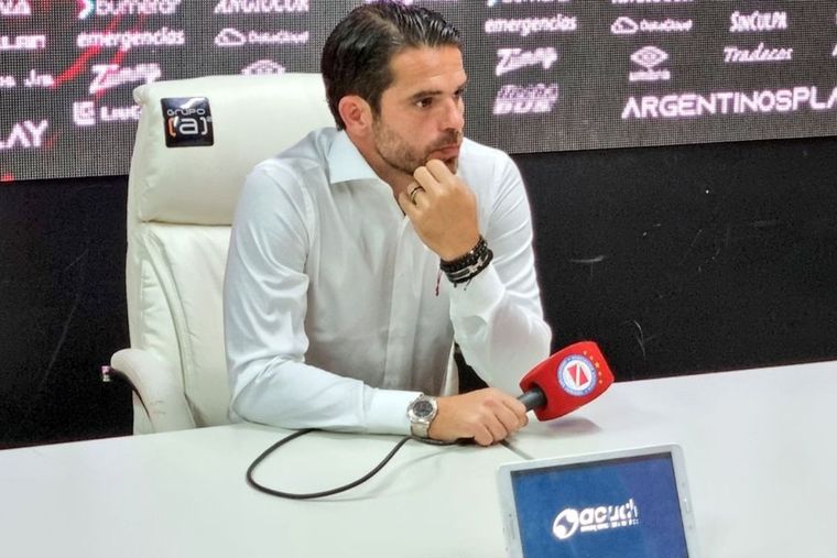 Gago enfocó el análisis de la derrota de Racing en la expulsión de Cáceres.