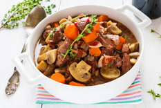Descubre el sabor de la tradición francesa con el boeuf bourguignon Foto: Shutterstock