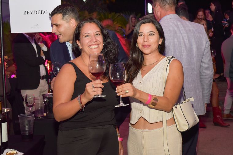 Carolina Uceda y Alexandra Gebarski. Carolina Uceda y Alexandra Gebarski.