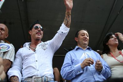 MDZol | Una postal de la Vendimia 2010. El mediático Ricardo Fort y Jaque. Foto: Flor Kaiser/MDZ