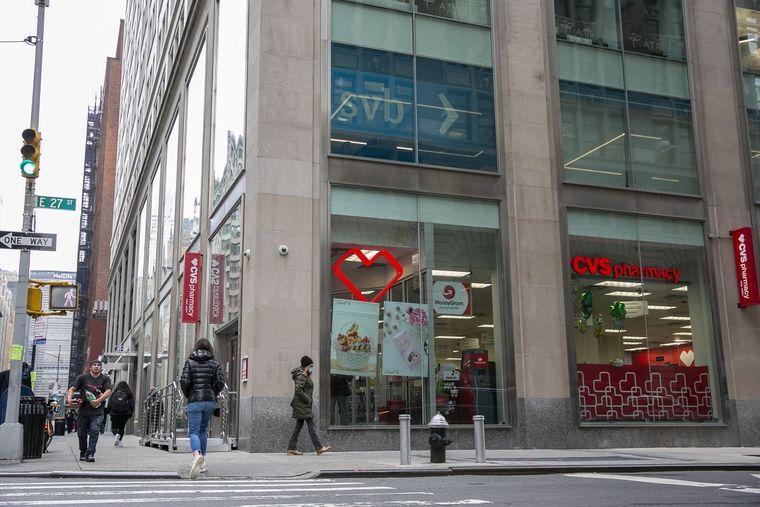 Los clientes del Silicon Valley Bank hicieron largas filas este viernes Foto: EFE