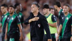 Marcelo Gallardo: mano en el corazón y una despedida a la altura de lo que significa su figura en la historia de RIver. Marcelo Gallardo: mano en el corazón y una despedida a la altura de lo que significa su figura en la historia de RIver.