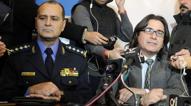 Roberto Munives junto al titular de la Inspección General de Seguridad, Marcelo Puertas. Foto: ALF PONCE MERCADO / MDZ