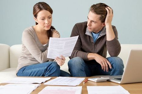 el 56% de los hogares se endeuda para subsistir y la mayoria no llega a fin de mes el 56% de los hogares se endeuda para subsistir y la mayoria no llega a fin de mes