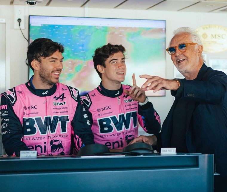 Briatore junto a Colapinto y Gasly, pilotos actuales de Alpine.&nbsp;