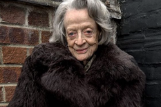 Maggie Smith Radiante a sus 88 años. Foto: Fuente: imagen - instagram @Jonathan.Anderson - fotografía Juerguen Tueller