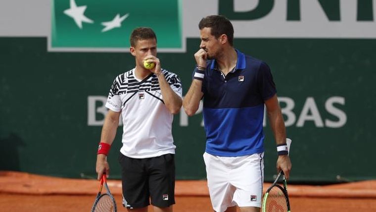 Pella junto a Schwartzman.