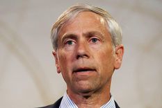 Barry Pollack es considerado uno de los abogados litigantes más destacados de EE.UU. y ganó casos prominentes como el de Julian Assange, el fundador de WikiLeaks.