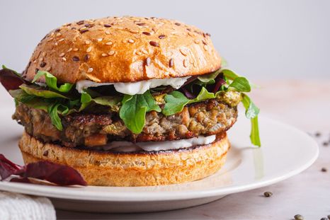Hamburguesa de lentejas una opción rápida, saludable y exquisita Hamburguesa de lentejas una opción rápida, saludable y exquisita