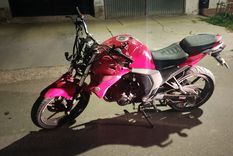 El conductor de la motocicleta fue detenido tras comprobarse que el vehículo había sido robado.