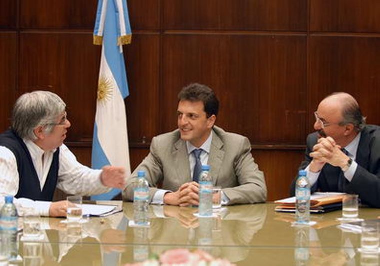 El Jefe de Gabinete de ministros, se reunió anoche con la cúpula de la Confederación General del Trabajo. Foto: NA