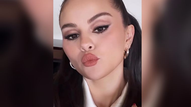 Selena Gómez Profesional en redes. Foto: @rarebeauty