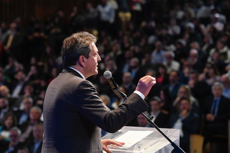 Massa El ministro fue a buscar los votos de los candidatos de centro para ganar la elección. Crédito: Prensa Massa Foto: Prensa Massa