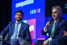 Los jefes provinciales de Córdoba y Santa Fe en la cumbre de la AmCham. Foto: Cuenta de X @gobdecordoba