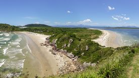 Las playas de Brasil mantienen aguas cálidas en marzo y siguen ofreciendo mar para bañarse. Las playas de Brasil mantienen aguas cálidas en marzo y siguen ofreciendo mar para bañarse.