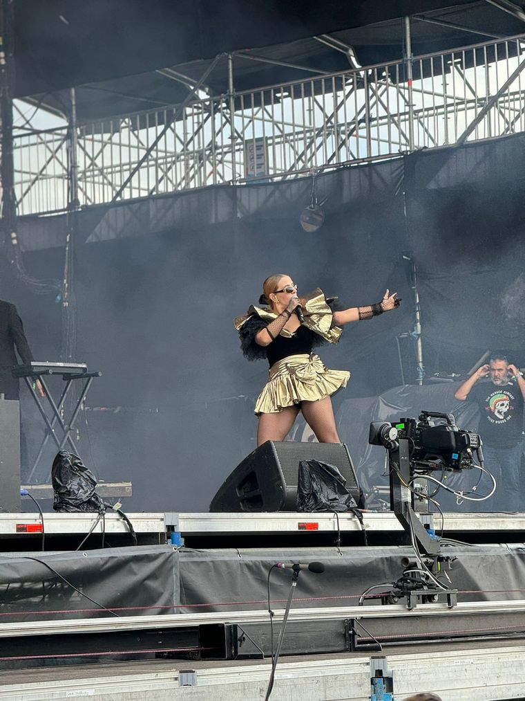 Juliana Gattas presentó su disco solista en el Lollalooza Argentina 2024. Foto: Gabriel Sotelo