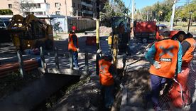 Maquinaria pesada, perforaciones y enormes zanjas marcan el avance de las obras de ampliación y modernización del Metrotranvía. Maquinaria pesada, perforaciones y enormes zanjas marcan el avance de las obras de ampliación y modernización del Metrotranvía.