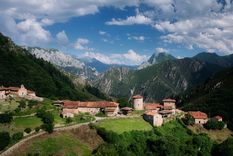 Este pueblo entre los cerros asturianos es uno de los más bello de España Foto: shutterstock
