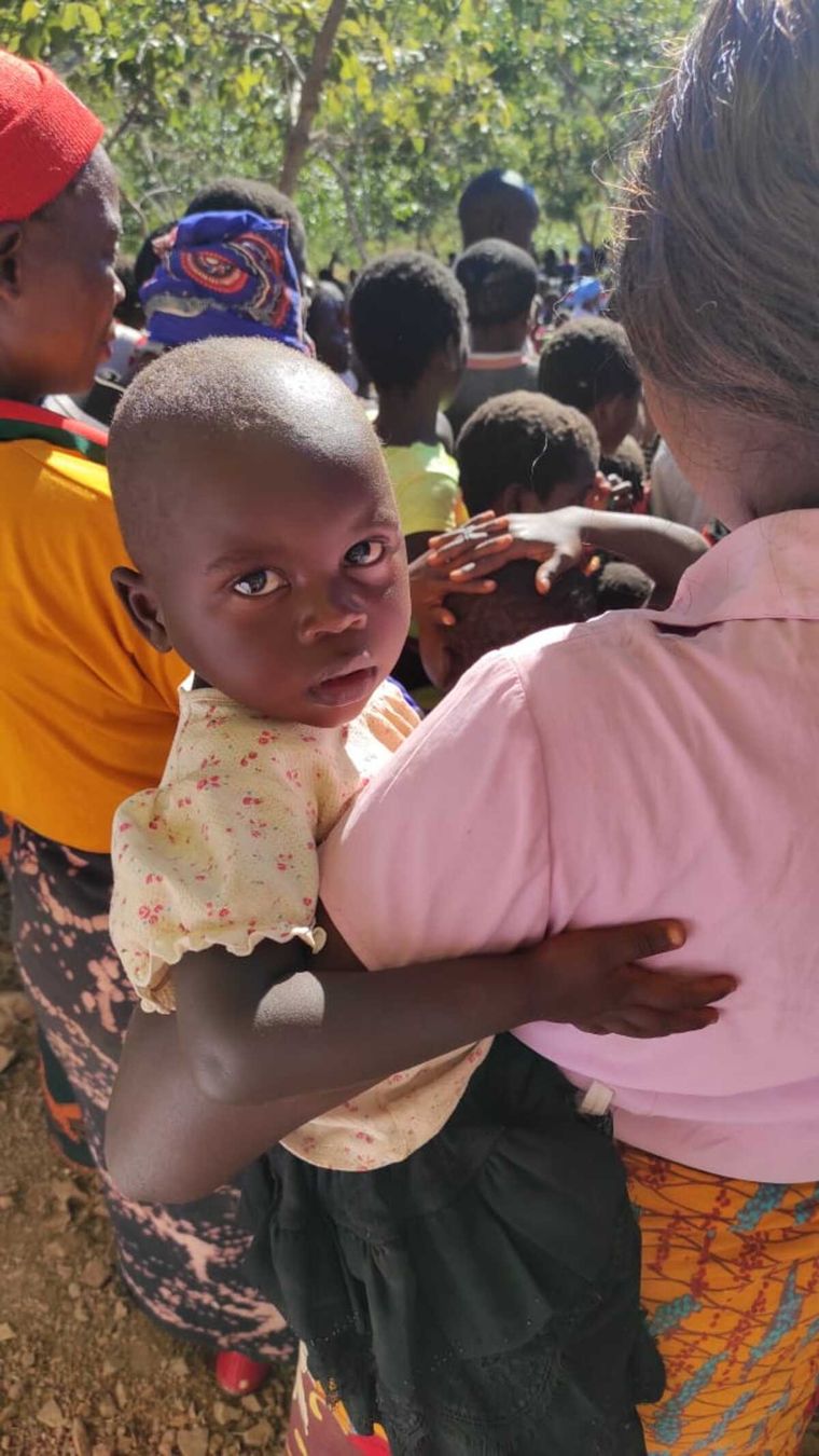 Así esperan los habitantes de Chisenga la atención médica, escasa y muchas veces ineficiente.
