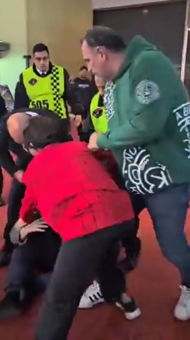 El cierre de la Feria del Libro terminó en escándalo Foto: Captura de video