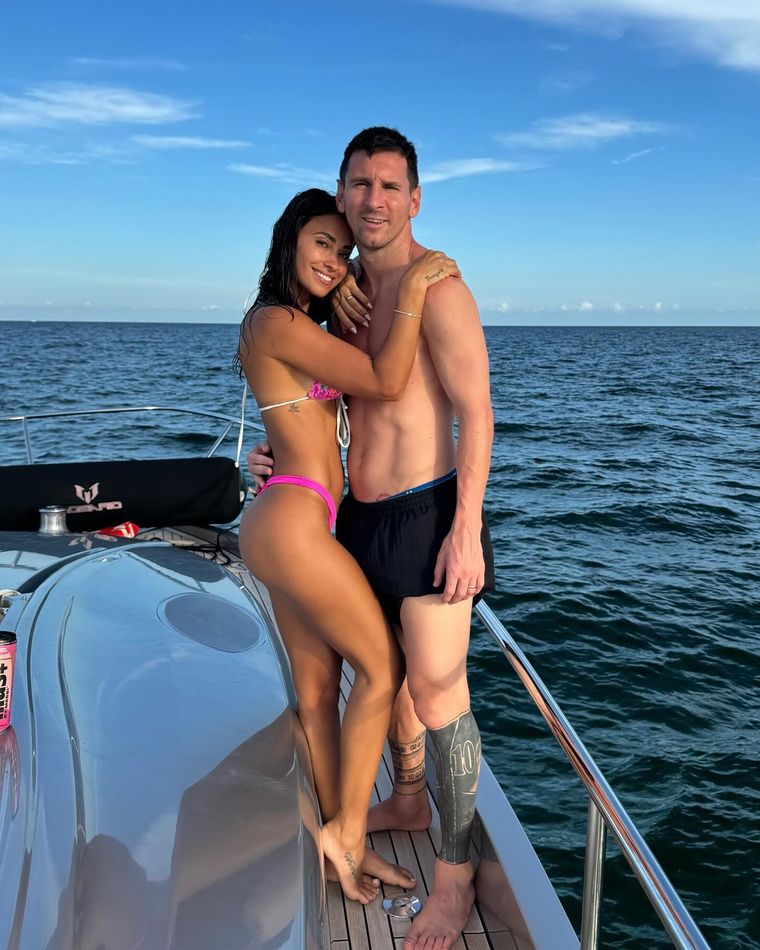 Lionel Messi posa con su esposa Antonela Roccuzzo. Foto: @antonelaroccuzzo
