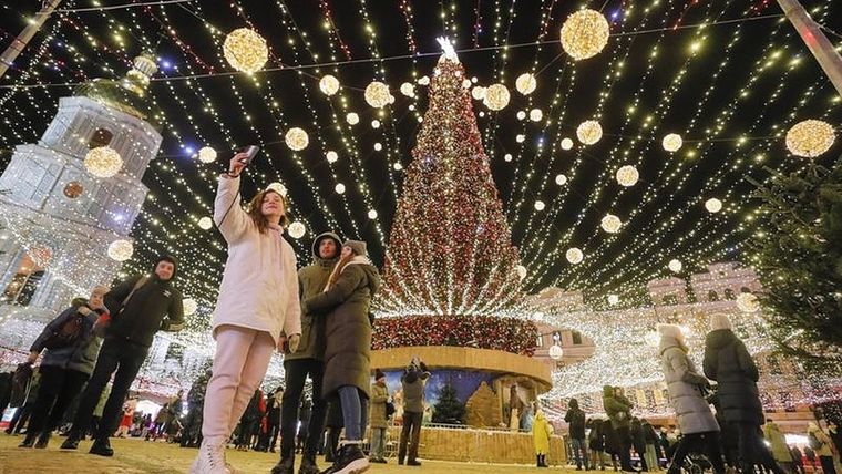 La Navidad en Kiev se desarrolló con normalidad, con pocas señales de ansiedad o alerta. Foto: EPA