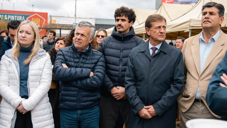 Alfredo Cornejo, Rodolfo Suarez y su equipo. Foto: Santiago Tagua/MDZ