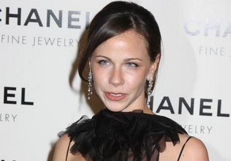 Barbara Bush tiene 29 años.