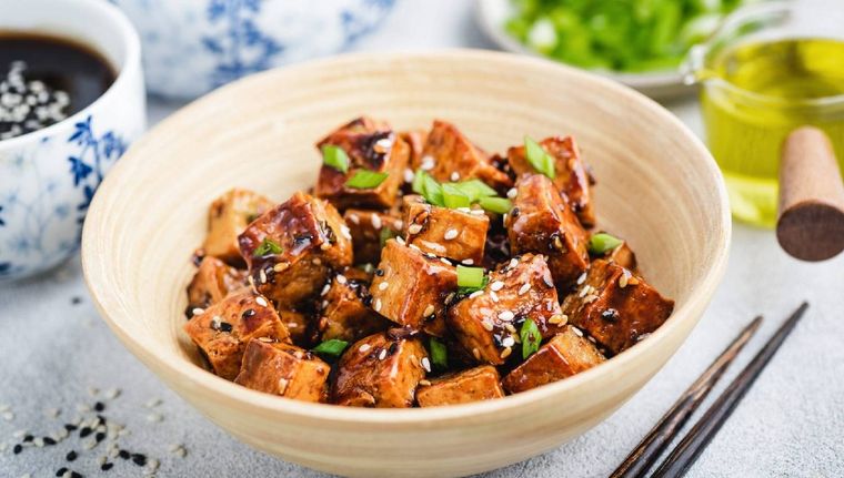 Cómo preparar tofu vegano antiinflamatorio (Shutterstock).