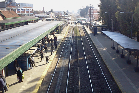 Asesinaron a un vendedor ambulante a puñaladas en medio de una estación de tren