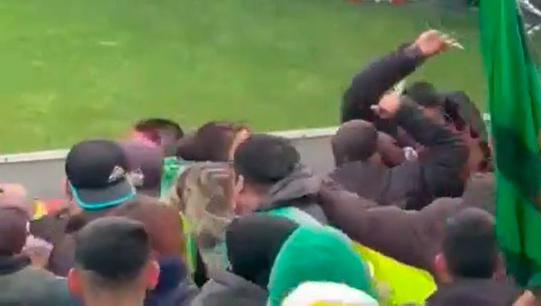 Hubo un enfrentamiento a cuchillazos en la tribuna de Aldosivi.