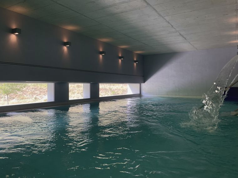 El complejo cuenta con piscina, jacuzzi y otras instalaciones para relajarse. El complejo cuenta con piscina, jacuzzi y otras instalaciones para relajarse.
