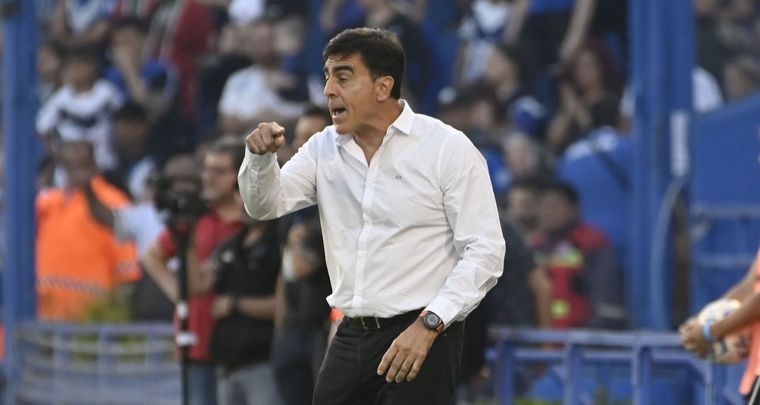 Gustavo Quinteros, el entrenador de Vélez. Foto: FotoBaires