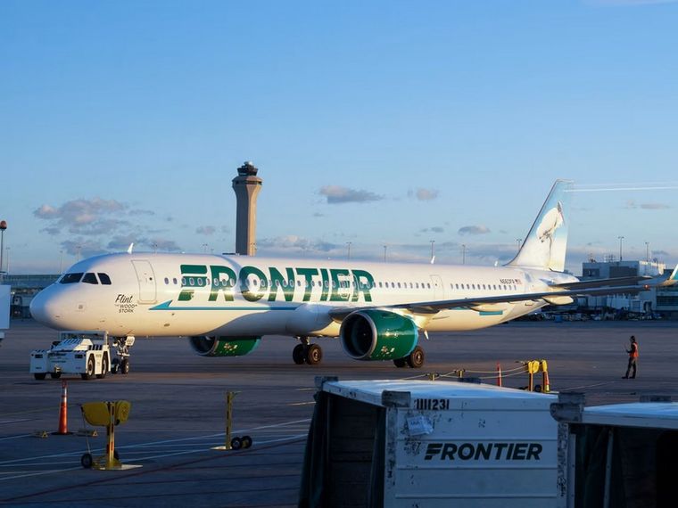 Una persona murió en el acto tras ser succionada por las turbinas de un avión de Frontier Airlines en Denver.