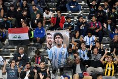 Los fanáticos cantaron en medio del partido. Foto: Télam Los fanáticos cantaron en medio del partido. Foto: Télam
