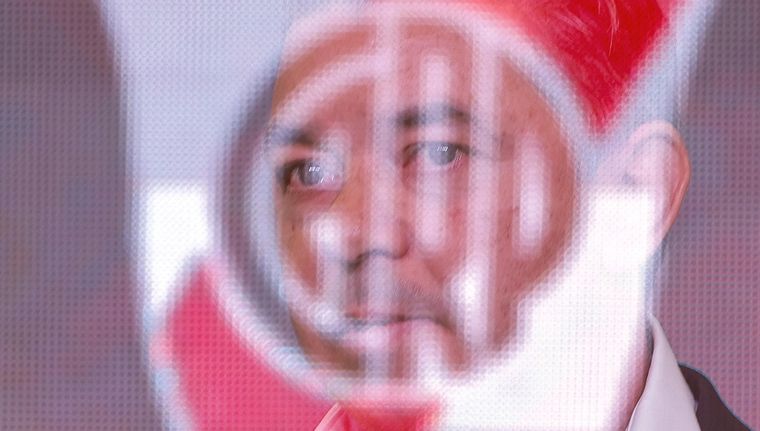 Marcelo Gallardo y el escudo de River, fundidos en una sola imagen el día de la presentación del DT. Foto: EFE