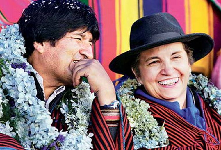 Romero de Campero junto a Evo Morales. Foto: Ansa