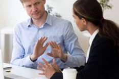 Los consumidores y clientes también buscan experiencias enriquecedoras, donde sientan que son escuchados y valorados. Foto: Shutterstock