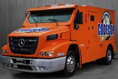 el presidente y el gerente de una empresa de caudales van a juicio por robar dinero